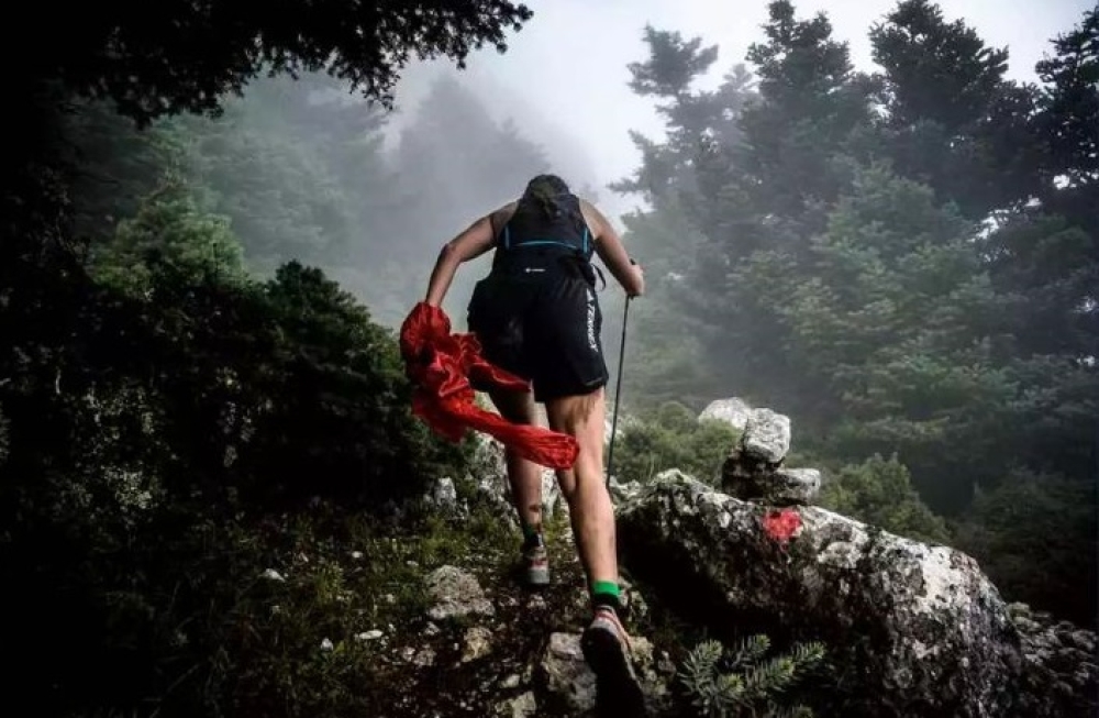 &Eta; &Pi;&epsilon;&lambda;&omicron;&pi;ό&nu;&nu;&eta;&sigma;&omicron;&sigmaf; &laquo;&beta;&alpha;&delta;ί&zeta;&epsilon;&iota;&raquo; &sigma;&tau;&omicron;&nu; &Mu;&alpha;&rho;&alpha;&theta;ώ&nu;&iota;&omicron; &tau;&eta;&sigmaf; &Alpha;&theta;ή&nu;&alpha;&sigmaf;