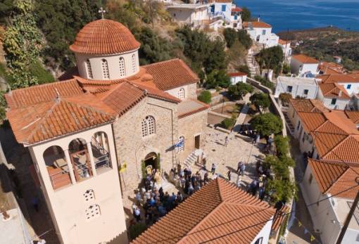 Τα Βελανίδια τίμησαν την πολιούχο τους  Παναγία Μυρτιδιώτισσα