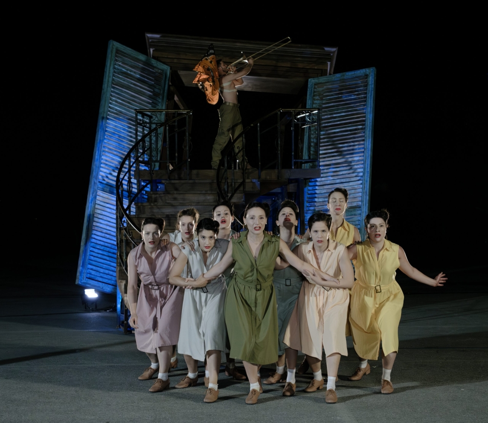 &Mu;&epsilon;&tau;ά &tau;&eta;&nu; &Epsilon;&pi;ί&delta;&alpha;&upsilon;&rho;&omicron; &sigma;&tau;&eta; &sigma;&kappa;&eta;&nu;ή &tau;&omicron;&upsilon; &Sigma;&alpha;ϊ&nu;&omicron;&pi;&omicron;&upsilon;&lambda;&epsilon;ί&omicron;&upsilon; &eta; &laquo;&Eta;&lambda;έ&kappa;&tau;&rho;&alpha;&raquo; &tau;&omicron;&upsilon; &Sigma;&omicron;&phi;&omicron;&kappa;&lambda;ή