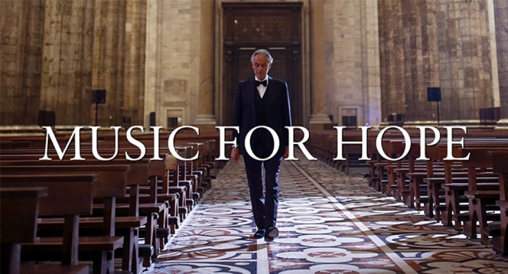 &Delta;&epsilon;ί&tau;&epsilon; &tau;&eta; &sigma;&upsilon;&gamma;&kappa;&lambda;&omicron;&nu;&iota;&sigma;&tau;&iota;&kappa;ή &sigma;&upsilon;&nu;&alpha;&upsilon;&lambda;ί&alpha; &tau;&omicron;&upsilon; Andrea Bocelli &sigma;&tau;&omicron; ά&delta;&epsilon;&iota;&omicron; &Nu;&tau;&omicron;&upsilon;ό&mu;&omicron; &tau;&omicron;&upsilon; &Mu;&iota;&lambda;ά&nu;&omicron;&upsilon; (VIDEO)