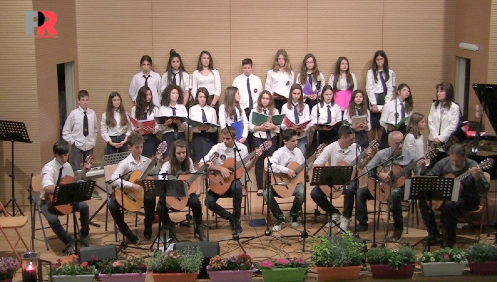 &Mu;&epsilon;&lambda;&omega;&delta;ί&epsilon;&sigmaf; &mu;&epsilon; &alpha;&gamma;ά&pi;&eta; &gamma;&iota;&alpha; &tau;&omicron; &Delta;ά&sigma;&kappa;&alpha;&lambda;&omicron; &sigma;&tau;&omicron; &Mu;&omicron;&upsilon;&sigma;&iota;&kappa;ό &Sigma;&chi;&omicron;&lambda;&epsilon;ί&omicron; &Sigma;&pi;ά&rho;&tau;&eta;&sigmaf;! (VIDEO-&Phi;&Omega;&Tau;&Omicron;)