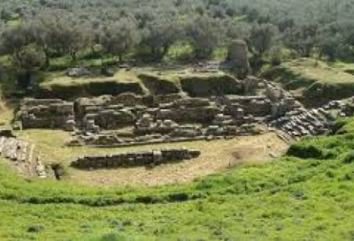 Πρόσληψη αρχαιολόγου και τριών εργατών