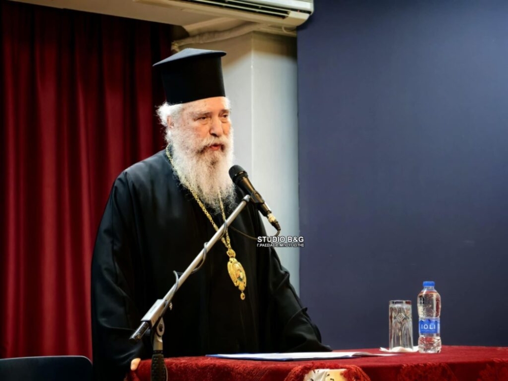 &Sigma;&tau;&omicron; &Lambda;&upsilon;&gamma;&omicron;&upsilon;&rho;&iota;ό &Alpha;&rho;&gamma;&omicron;&lambda;ί&delta;&alpha;&sigmaf; &omicron; &Mu;&eta;&tau;&rho;&omicron;&pi;&omicron;&lambda;ί&tau;&eta;&sigmaf; &Epsilon;&upsilon;&sigma;&tau;ά&theta;&iota;&omicron;&sigmaf;