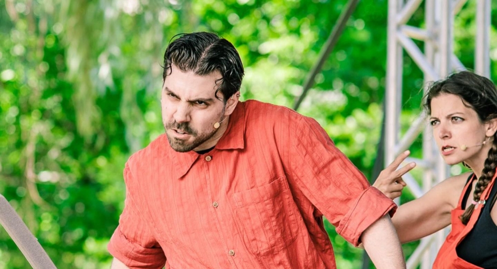 &laquo;1000 &lambda;ό&gamma;&omicron;&iota; &gamma;&iota;&alpha; &nu;&alpha; &tau;&sigma;&alpha;&kappa;&omega;&theta;&epsilon;ί&sigmaf;&raquo; &sigma;&tau;&eta; &sigma;&kappa;&eta;&nu;ή &tau;&eta;&sigmaf; &Beta;&alpha;&mu;&beta;&alpha;&kappa;&omicron;ύ&sigmaf;