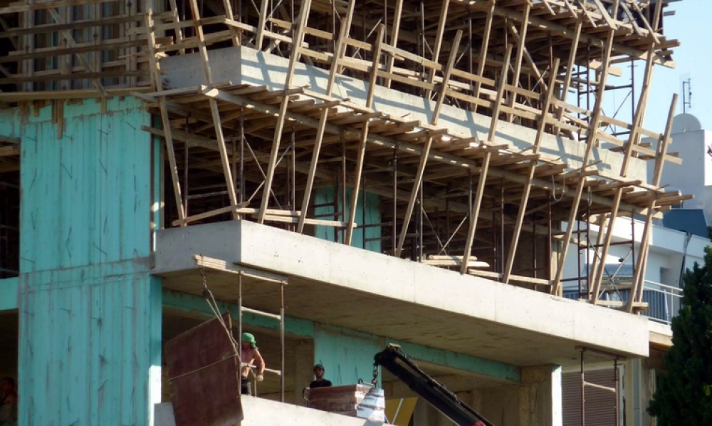 &Pi;ή&rho;&epsilon; &lambda;ί&gamma;&omicron; &tau;&alpha; &pi;ά&nu;&omega; &tau;&omicron;&upsilon; &tau;&omicron; &gamma;&iota;&alpha;&pi;ί &sigma;&tau;&eta;&nu; &Pi;&epsilon;&lambda;&omicron;&pi;ό&nu;&nu;&eta;&sigma;&omicron;