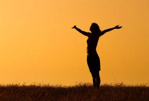 3 ουσιαστικοί τρόποι για να βρεις ξανά το νόημα στη ζωή σου