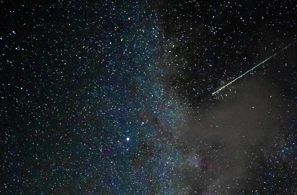 &Pi;&epsilon;&rho;&sigma;&epsilon;ί&delta;&epsilon;&sigmaf;: &Alpha;&pi;ό&psi;&epsilon; &tau;&omicron; &beta;&rho;ά&delta;&upsilon; &eta; &kappa;&omicron;&rho;ύ&phi;&omega;&sigma;&eta; &tau;&eta;&sigmaf; &beta;&rho;&omicron;&chi;ή&sigmaf; &alpha;&pi;ό &pi;&epsilon;&phi;&tau;&alpha;&sigma;&tau;έ&rho;&iota;&alpha;