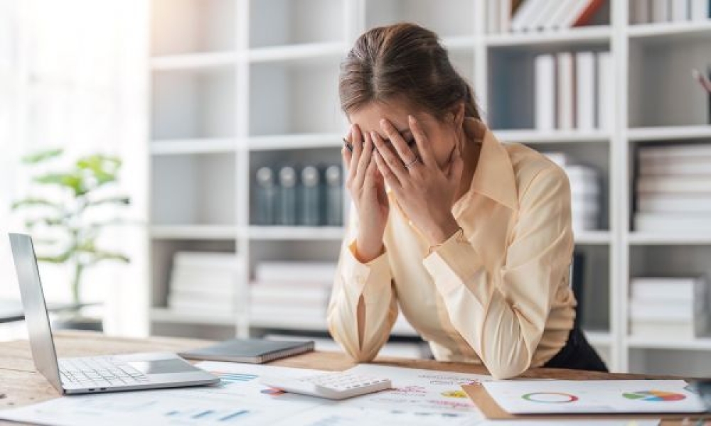 &Alpha;ϋ&pi;&nu;ί&alpha; &kappa;&alpha;&iota; &kappa;&omicron;ύ&rho;&alpha;&sigma;&eta;: &Pi;έ&nu;&tau;&epsilon; &alpha;&pi;&lambda;έ&sigmaf; &lambda;ύ&sigma;&epsilon;&iota;&sigmaf;