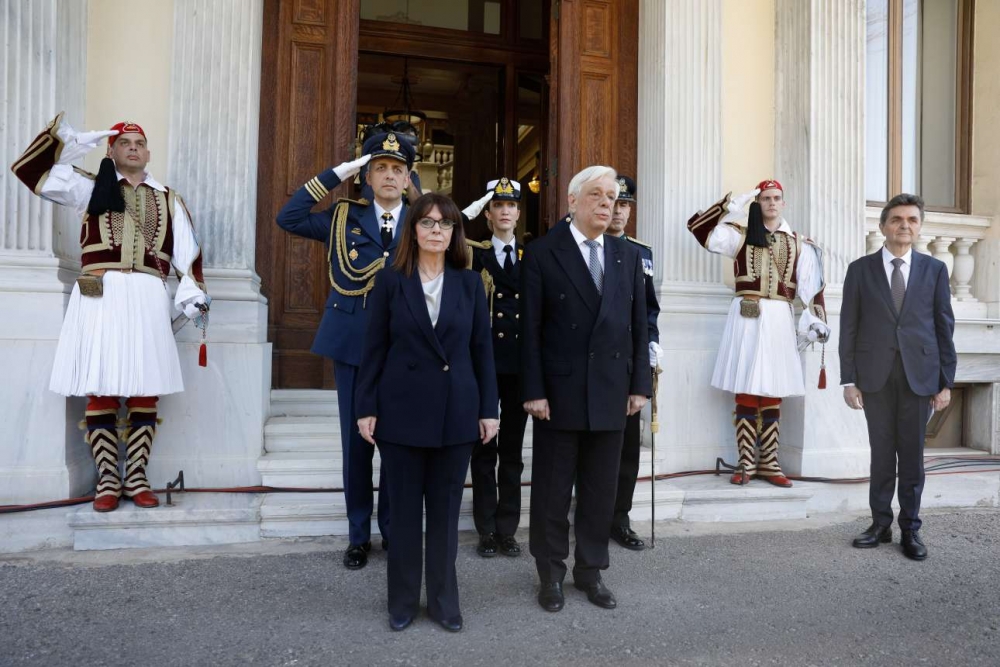 &Sigma;&tau;&omicron; &Mu;&upsilon;&sigma;&tau;&rho;ά &eta; &Alpha;&iota;&kappa;. &Sigma;&alpha;&kappa;&epsilon;&lambda;&lambda;&alpha;&rho;&omicron;&pi;&omicron;ύ&lambda;&omicron;&upsilon; &gamma;&iota;&alpha; &tau;&alpha; &Pi;&alpha;&iota;&lambda;&alpha;&iota;&omicron;&lambda;ό&gamma;&epsilon;&iota;&alpha;;