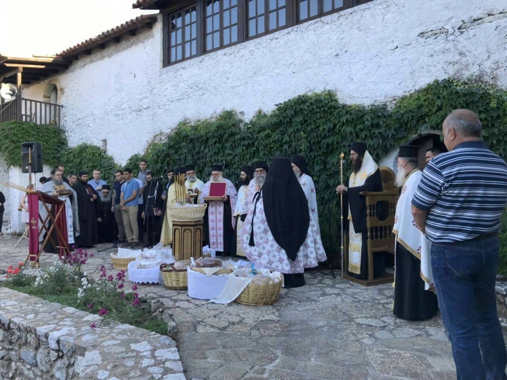 &laquo;Ά&gamma;&iota;&omicron;&iota; &Alpha;&nu;ά&rho;&gamma;&upsilon;&rho;&omicron;&iota; &kappa;&alpha;&iota; &theta;&alpha;&upsilon;&mu;&alpha;&tau;&omicron;&upsilon;&rho;&gamma;&omicron;ί, &epsilon;&pi;&iota;&sigma;&kappa;έ&psi;&alpha;&sigma;&theta;&epsilon; &tau;&alpha;&sigmaf; &alpha;&sigma;&theta;&epsilon;&nu;&epsilon;ί&alpha;&sigmaf; &eta;&mu;ώ&nu;&raquo;