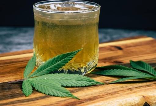 Η κατανάλωση αλκοόλ μειώνεται, η χρήση μαριχουάνας αυξάνεται