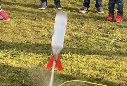 Εκτοξεύονται οι νεροπύραυλοι στη Βαμβακού