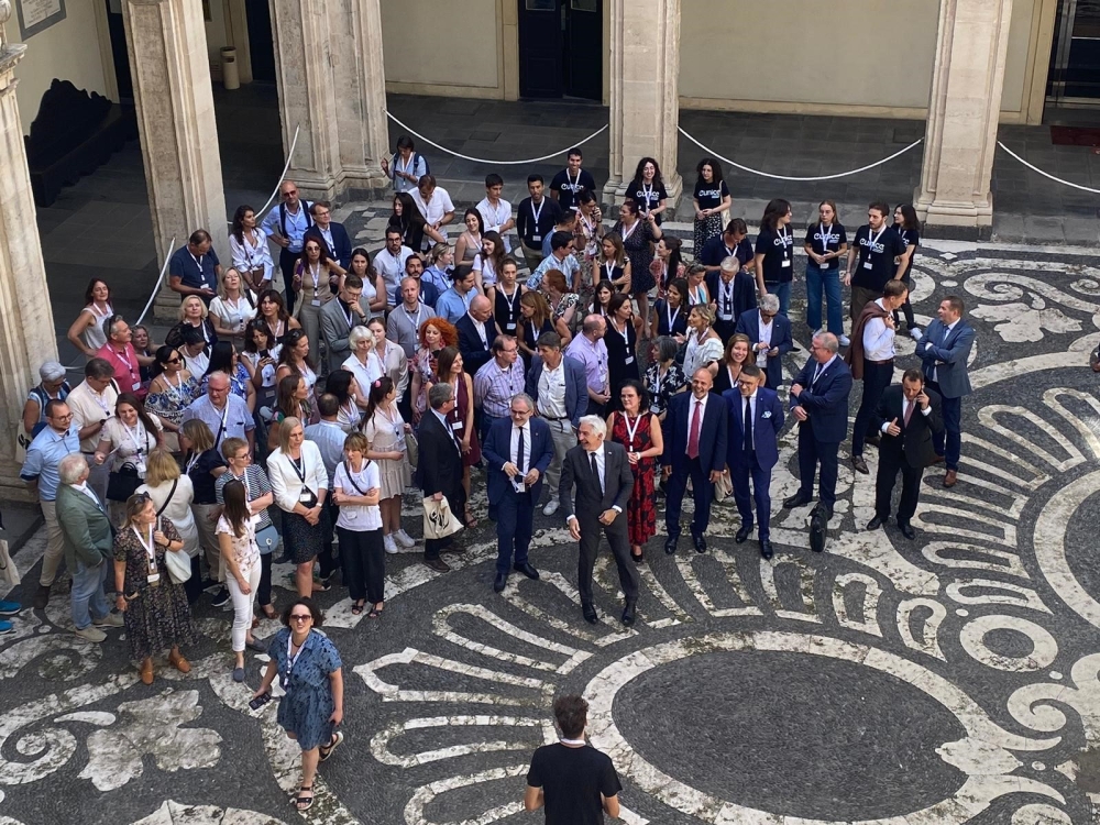 &Tau;&omicron; &Pi;&alpha;&nu;&epsilon;&pi;&iota;&sigma;&tau;ή&mu;&iota;&omicron; &Pi;&epsilon;&lambda;&omicron;&pi;&omicron;&nu;&nu;ή&sigma;&omicron;&upsilon; &sigma;&tau;&eta; &nu;έ&alpha; &phi;ά&sigma;&eta; &tau;&eta;&sigmaf; &sigma;&upsilon;&mu;&mu;&alpha;&chi;ί&alpha;&sigmaf; EUNICE