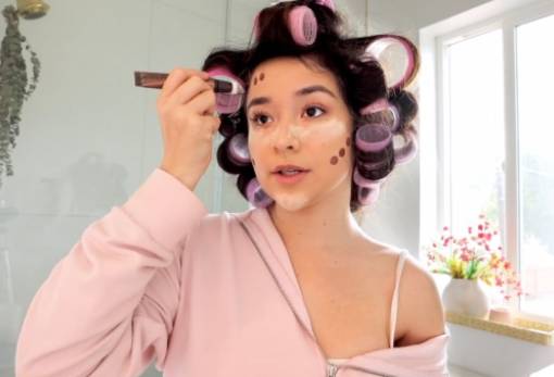 Πώς τα social media γέννησαν μια γενιά εφήβων κοριτσιών με κρέμες αντιγύρανσης