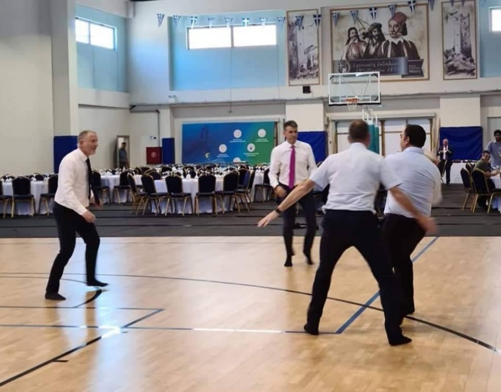 &Mu;&epsilon; &delta;&epsilon;&iota;&nu;ό&tau;&eta;&tau;&alpha; &kappa;&alpha;&iota; &sigma;&tau;&alpha; &pi;&alpha;&rho;&kappa;έ &omicron; &Theta;. &Beta;&epsilon;&rho;&omicron;ύ&tau;&eta;&sigmaf;