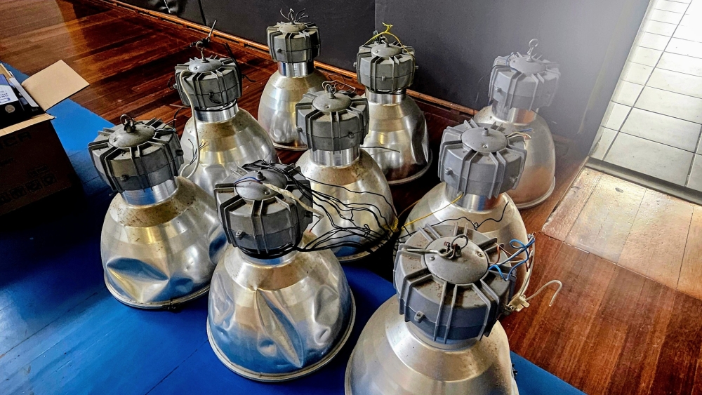 &Tau;&omicron; &delta;&iota;&kappa;ό &sigma;&alpha;&sigmaf; &sigma;&chi;ό&lambda;&iota;&omicron;: &Tau;&alpha; &laquo;&epsilon;&kappa;&tau;&rho;ώ&mu;&alpha;&tau;&alpha;&raquo; &pi;&omicron;&upsilon; &alpha;&pi;&epsilon;&kappa;&delta;ύ&theta;&eta;&kappa;&epsilon; &tau;&omicron; &kappa;&lambda;&epsilon;&iota;&sigma;&tau;ό  &kappa;&alpha;&iota; &eta; &beta;&rho;&alpha;&delta;&epsilon;ί&alpha; &alpha;&rho;&chi;ή &pi;&rho;&omicron;&sigmaf; &tau;&omicron; &laquo;first things first&raquo;