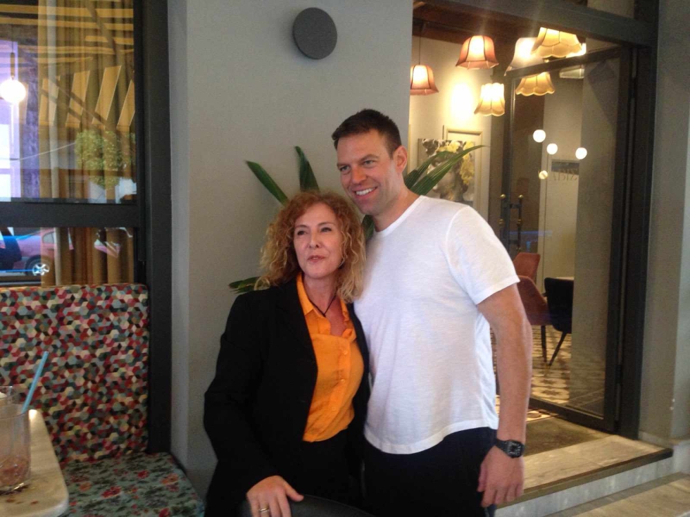 &Tau;&iota; &gamma;&upsilon;&rho;&epsilon;ύ&epsilon;&iota; &omicron; &Sigma;&tau;. &Kappa;&alpha;&sigma;&sigma;&epsilon;&lambda;ά&kappa;&eta;&sigmaf; &sigma;&tau;&eta; &Sigma;&pi;ά&rho;&tau;&eta;;