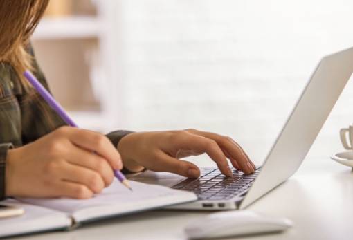 ΔΥΠΑ: Ξεκίνησαν οι αιτήσεις για το voucher 750 ευρώ