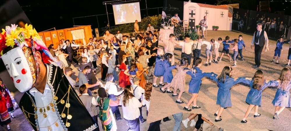 &Pi;&alpha;&rho;&alpha;&delta;&omicron;&sigma;&iota;&alpha;&kappa;&omicron;ύ&sigmaf; &chi;&omicron;&rho;&omicron;ύ&sigmaf; &kappa;&alpha;&iota; &tau;&rho;&alpha;&gamma;&omicron;ύ&delta;&iota;&alpha; &delta;&iota;&delta;ά&sigma;&kappa;&epsilon;&iota; &omicron; &Chi;&omicron;&rho;&epsilon;&upsilon;&tau;&iota;&kappa;ό&sigmaf; Ό&mu;&iota;&lambda;&omicron;&sigmaf; &Sigma;&kappa;ά&lambda;&alpha;&sigmaf;