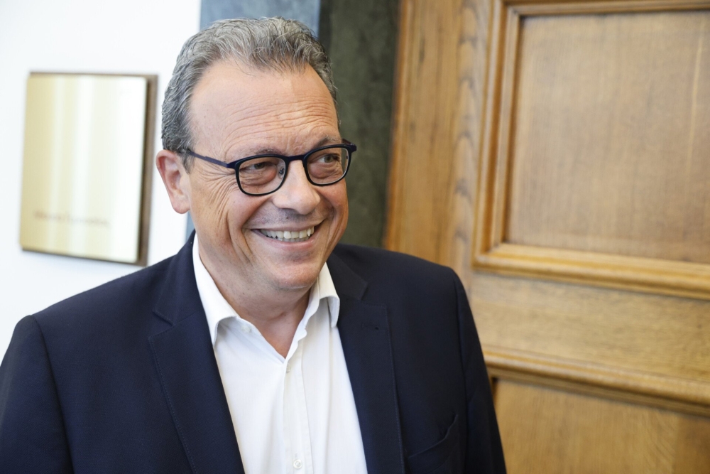 Έ&rho;&chi;&epsilon;&tau;&alpha;&iota; &sigma;&tau;&eta; &Lambda;&alpha;&kappa;&omega;&nu;ί&alpha; &mu;&epsilon; &sigma;ύ&nu;&theta;&eta;&mu;&alpha; &gamma;&iota;&alpha; &laquo;&pi;&rho;&omicron;&omicron;&delta;&epsilon;&upsilon;&tau;&iota;&kappa;ή &Epsilon;&lambda;&lambda;ά&delta;&alpha;&raquo; &omicron; &Sigma;. &Phi;ά&mu;&epsilon;&lambda;&lambda;&omicron;&sigmaf;