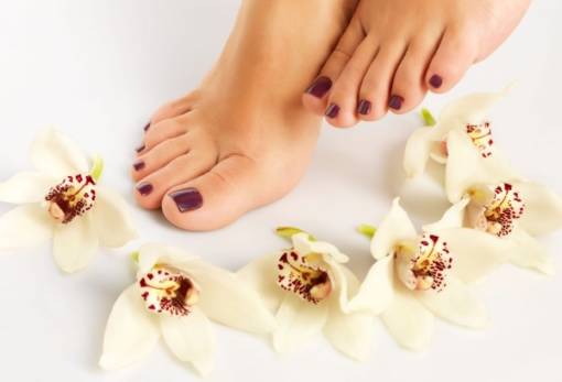 Κάνε μόνη σου μία ενυδατική μάσκα για τα πόδια σου
