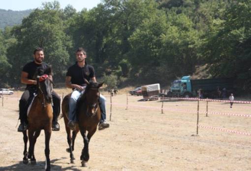 Η Σκούρα καλπάζει με «Ιππικό Αντάμωμα»