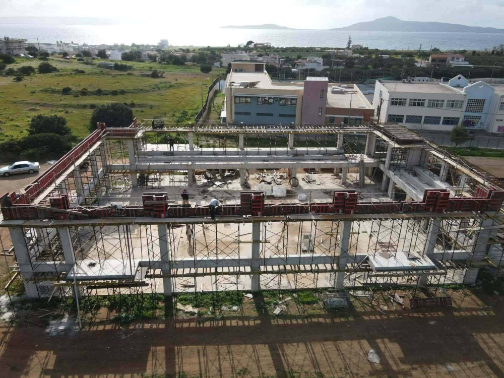 &Pi;&alpha;ί&rho;&nu;&epsilon;&iota; &mu;&omicron;&rho;&phi;ή &tau;&omicron; &Kappa;&lambda;&epsilon;&iota;&sigma;&tau;ό &Gamma;&upsilon;&mu;&nu;&alpha;&sigma;&tau;ή&rho;&iota;&omicron; &tau;&eta;&sigmaf; &Nu;&epsilon;ά&pi;&omicron;&lambda;&eta;&sigmaf;