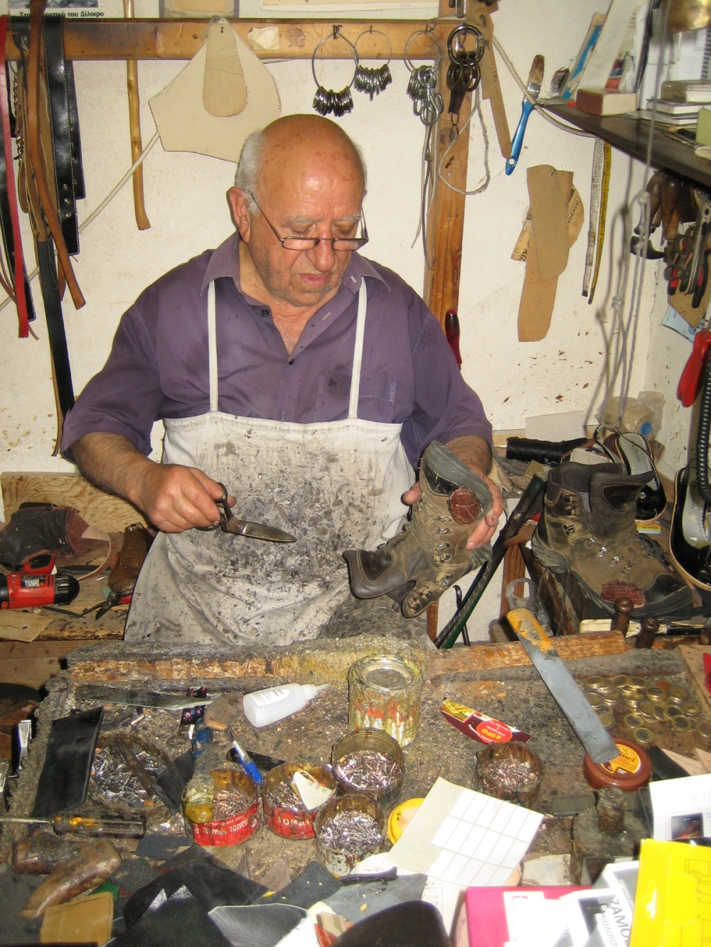 &Omicron; &mu;&alpha;&sigma;&tau;&rho;&omicron;-&Theta;ύ&mu;&iota;&omicron;&sigmaf; &laquo;έ&kappa;&lambda;&epsilon;&iota;&sigma;&epsilon;&raquo;