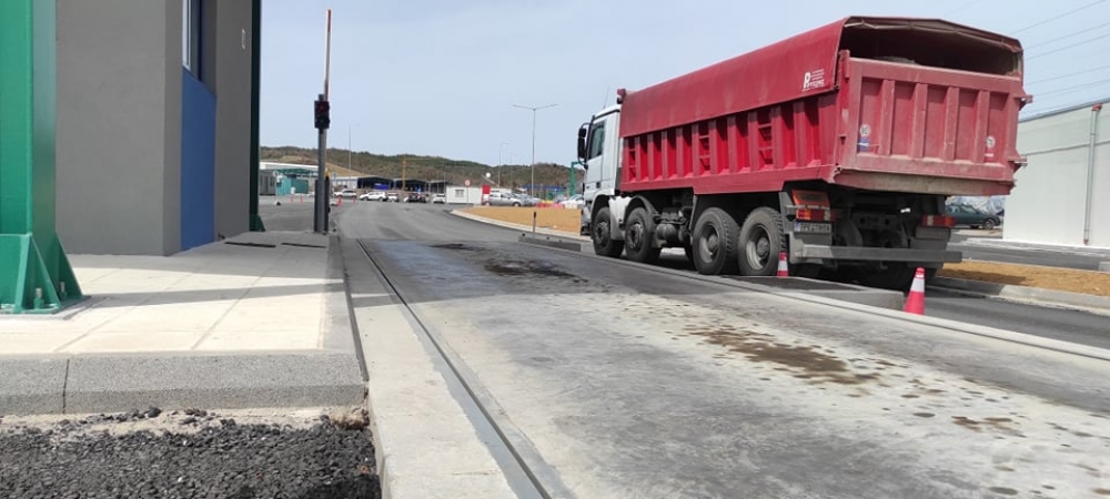 &Eta; &Tau;&Epsilon;&Rho;&Nu;&Alpha; &delta;έ&chi;&epsilon;&tau;&alpha;&iota; &tau;&alpha; &sigma;&kappa;&omicron;&upsilon;&pi;ί&delta;&iota;&alpha; &tau;&eta;&sigmaf; &Sigma;&pi;ά&rho;&tau;&eta;&sigmaf;, &omicron; &Nu;ί&kappa;&alpha;&sigmaf; &epsilon;&mu;&pi;&omicron;&delta;ί&zeta;&epsilon;&iota;;