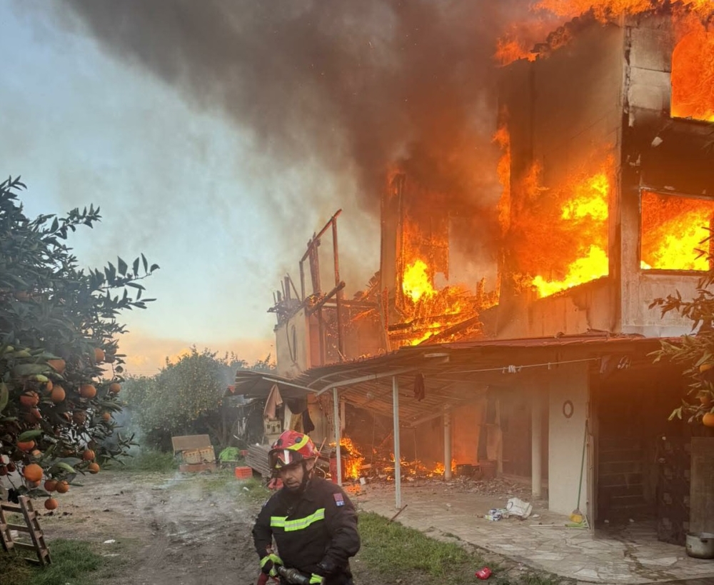&Pi;ύ&rho;&iota;&nu;&omicron;&sigmaf; &epsilon;&phi;&iota;ά&lambda;&tau;&eta;&sigmaf; &xi;&eta;&mu;&epsilon;&rho;ώ&mu;&alpha;&tau;&alpha; &sigma;&tau;&eta; &Sigma;&kappa;ά&lambda;&alpha;: &Kappa;&alpha;&tau;&alpha;&sigma;&tau;&rho;ά&phi;&eta;&kappa;&epsilon; &omicron;&lambda;&omicron;&sigma;&chi;&epsilon;&rho;ώ&sigmaf; &alpha;&gamma;&rho;&omicron;&iota;&kappa;ί&alpha;