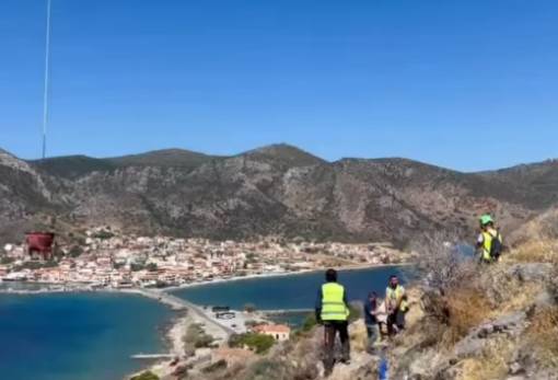 Προοδεύει σταθερά το έργο φωτισμού του βράχου της Μονεμβασιάς