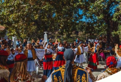 Αποθέωση γεύσης και παράδοσης στο «Φεστιβάλ Γαστρονομίας & Καρυδιού» της Βαμβακούς