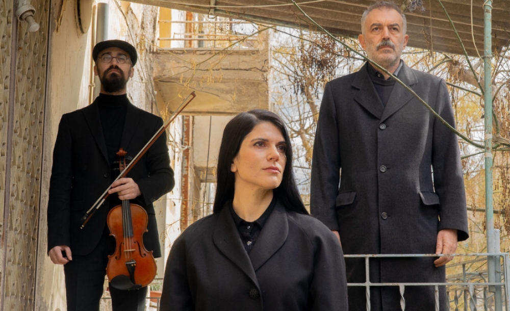 &laquo;&Sigma;ώ&mu;&alpha; &Mu;ή&delta;&epsilon;&iota;&alpha;&raquo;: &Omicron; &Gamma;&iota;ά&nu;&nu;&eta;&sigmaf; &Iota;&sigma;&mu;&upsilon;&rho;&nu;&iota;ό&gamma;&lambda;&omicron;&upsilon; &alpha;&nu;&omicron;ί&gamma;&epsilon;&iota; &tau;&omicron; &epsilon;&sigma;&omega;&tau;&epsilon;&rho;&iota;&kappa;ό &tau;&omicron;&pi;ί&omicron; &tau;&omicron;&upsilon; έ&rho;&gamma;&omicron;&upsilon;