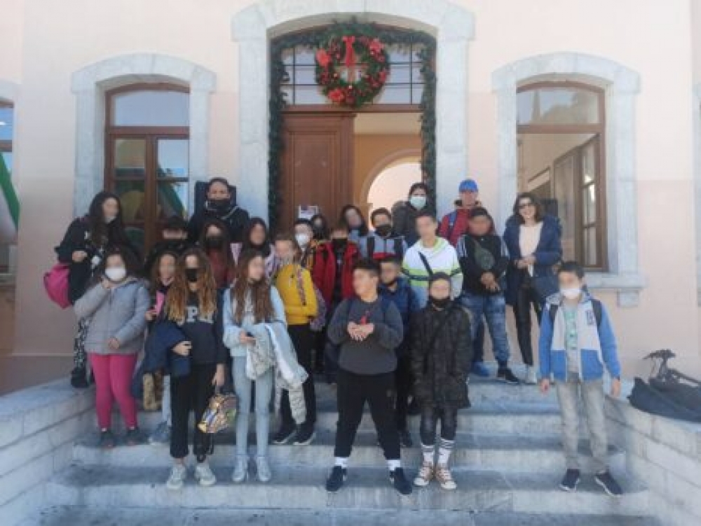 &Tau;&omicron; &Kappa;έ&nu;&tau;&rho;&omicron; &Pi;&omicron;&lambda;&iota;&tau;&iota;&sigma;&mu;&omicron;ύ &sigma;&tau;&omicron; &Gamma;ύ&theta;&epsilon;&iota;&omicron; &epsilon;&pi;&iota;&sigma;&kappa;έ&phi;&theta;&eta;&kappa;&alpha;&nu; &mu;&alpha;&theta;&eta;&tau;έ&sigmaf; &alpha;&pi;ό &tau;&eta; &Sigma;&kappa;ά&lambda;&alpha;