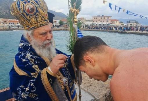 Με λαμπρότητα τα Θεοφάνια στη Μονεμβασιά (ΦΩΤΟ)