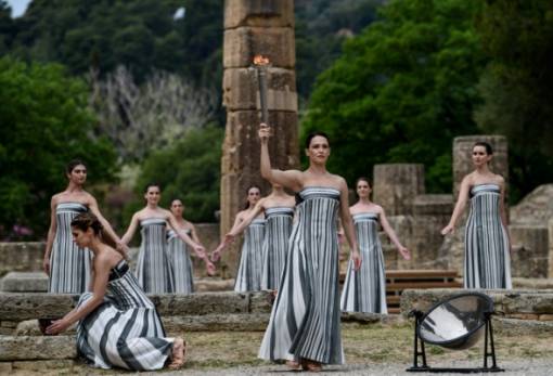 Βαδίζει προς Παρίσι η Ολυμπιακή Φλόγα αφού φωτίσει τη Σπάρτη