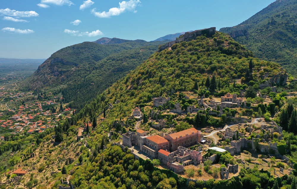 6.000 &pi;&alpha;&rho;&alpha;&pi;ά&nu;&omega; &epsilon;&pi;&iota;&sigma;&kappa;έ&pi;&tau;&epsilon;&sigmaf; &sigma;&epsilon; &alpha;&rho;&chi;&alpha;ί&alpha; &kappa;&alpha;&iota; &mu;&omicron;&upsilon;&sigma;&epsilon;ί&alpha; &tau;&eta;&sigmaf; &Lambda;&alpha;&kappa;&omega;&nu;ί&alpha;&sigmaf;