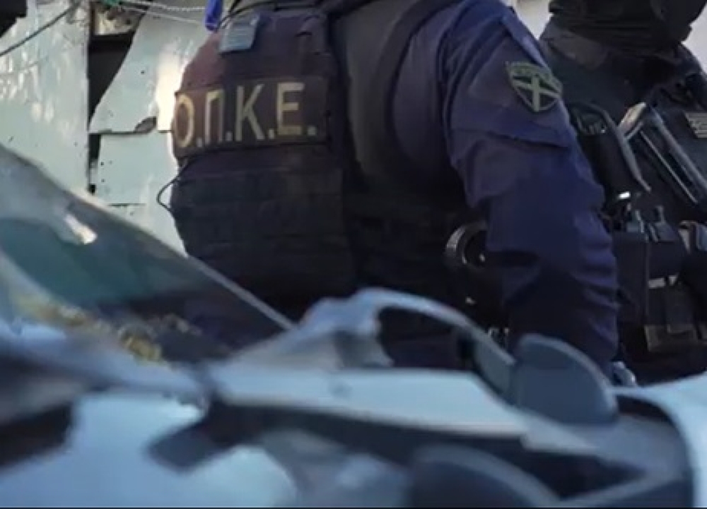 &Pi;έ&rho;&alpha;&sigma;&epsilon; &alpha;&pi;ό &laquo;&kappa;ό&sigma;&kappa;&iota;&nu;&omicron;&raquo; &xi;&alpha;&nu;ά &tau;&eta;&nu; &Pi;&epsilon;&lambda;&omicron;&pi;ό&nu;&nu;&eta;&sigma;&omicron; &eta; &Epsilon;&Lambda;&Alpha;&Sigma;