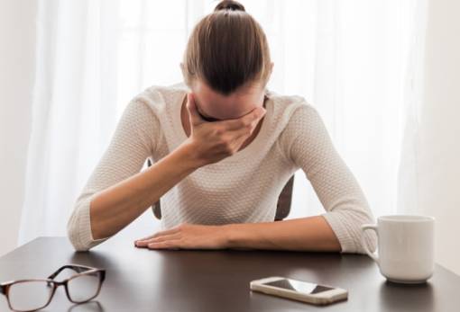 «Finger tapping»: Η τεχνική που εξαφανίζει το άγχος μέσα σε λίγα λεπτά