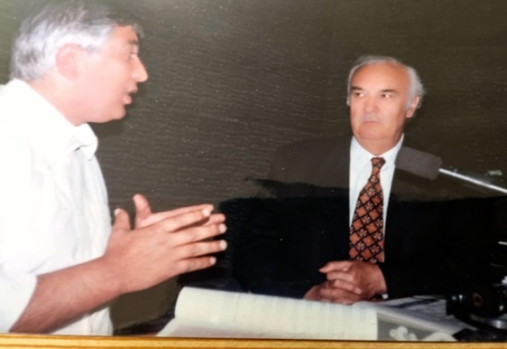 29 &chi;&rho;ό&nu;&iota;&alpha; &laquo;&Lambda;&alpha;&kappa;&omega;&nu;&iota;&kappa;ό&sigmaf; &Tau;ύ&pi;&omicron;&sigmaf;&raquo; | &Alpha;&nu;&delta;&rho;έ&alpha;&sigmaf; &Chi;&iota;ώ&tau;&eta;&sigmaf;: &Omicron; &Epsilon;&lambda;&epsilon;&upsilon;&theta;&epsilon;&rho;ό&phi;&rho;&omega;&nu; &delta;&eta;&mu;&omicron;&sigma;&iota;&omicron;&gamma;&rho;ά&phi;&omicron;&sigmaf; &pi;&omicron;&upsilon; &sigma;&eta;&mu;ά&delta;&epsilon;&psi;&epsilon; &tau;&eta; &Lambda;&alpha;&kappa;&omega;&nu;ί&alpha;.