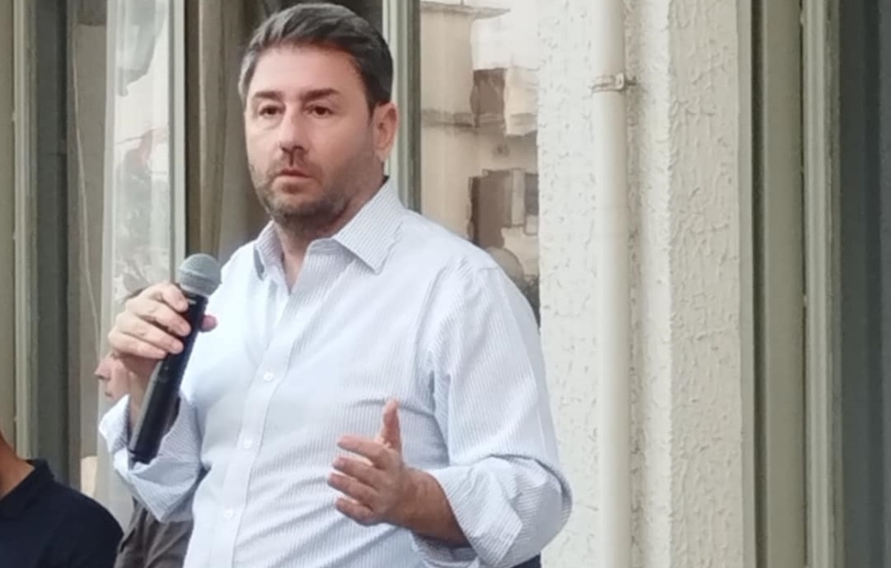 &Alpha;&nu;&delta;&rho;&omicron;&upsilon;&lambda;ά&kappa;&eta;&sigmaf; &alpha;&pi;ό &Sigma;&kappa;ά&lambda;&alpha;: &laquo;&Tau;&omicron; &delta;ί&lambda;&eta;&mu;&mu;&alpha; &epsilon;ί&nu;&alpha;&iota; &Mu;&eta;&tau;&sigma;&omicron;&tau;ά&kappa;&eta;&sigmaf; ή &Pi;&Alpha;&Sigma;&Omicron;&Kappa; &mu;&epsilon; &tau;&omicron; &kappa;&rho;ά&tau;&omicron;&sigmaf; &delta;ί&pi;&lambda;&alpha; &sigma;&tau;&omicron;&nu; &pi;&omicron;&lambda;ί&tau;&eta;&raquo;