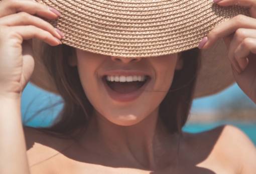 Έπαθες έγκαυμα στο κεφάλι από τον ήλιο; Έτσι θα το αντιμετωπίσεις