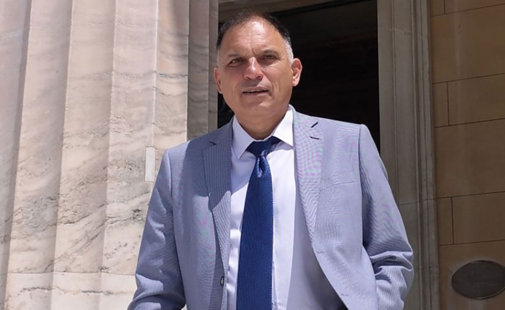 &Nu;&epsilon;&omicron;&kappa;&lambda;ή&sigmaf; &Kappa;&rho;&eta;&tau;&iota;&kappa;ό&sigmaf;: &laquo;&Mu;&pi;&alpha;ί&nu;&epsilon;&iota; &eta; &Lambda;&alpha;&kappa;&omega;&nu;ί&alpha; &sigma;&tau;&iota;&sigmaf; &pi;&lambda;&eta;&rho;&omicron;&phi;&omicron;&rho;&iota;&alpha;&kappa;έ&sigmaf; &pi;&iota;&nu;&alpha;&kappa;ί&delta;&epsilon;&sigmaf;&raquo;