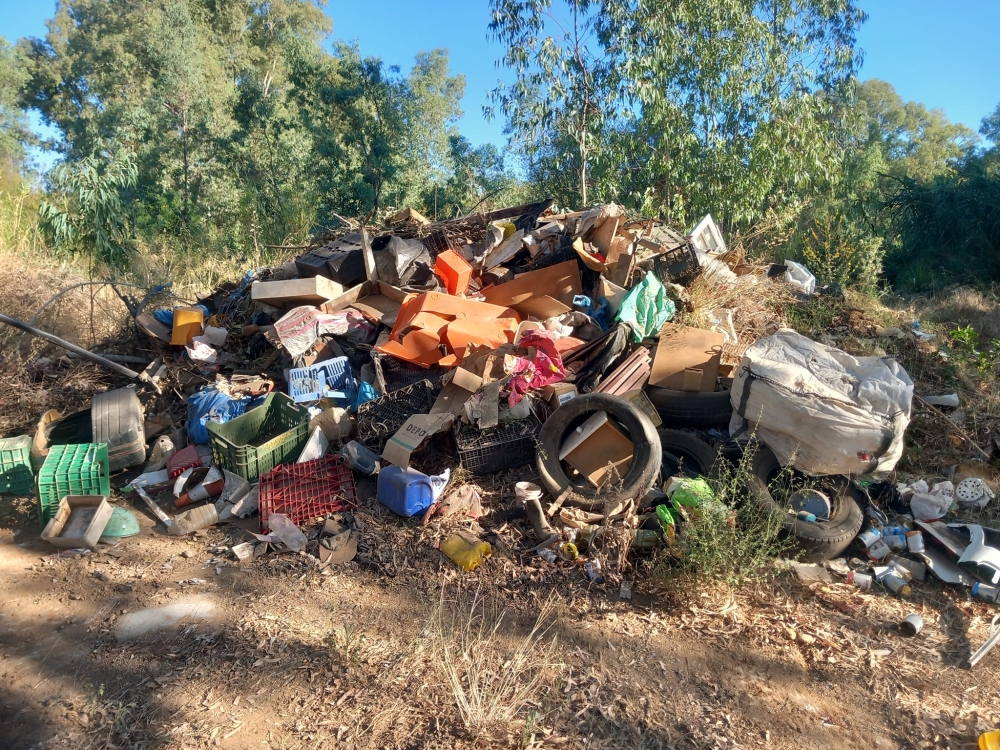 &Mu;&alpha;&kappa;&alpha;&rho;&omicron;ύ&nu;&alpha;&sigmaf;: &laquo;&Chi;ά&lambda;&iota;&alpha; &mu;&alpha;ύ&rho;&alpha;, &delta;&upsilon;&sigma;&tau;&upsilon;&chi;ώ&sigmaf;,  &sigma;&tau;&omicron;&nu; &Kappa;&lambda;&alpha;&delta;ά, &sigma;&tau;&eta;&nu; &Kappa;&epsilon;&lambda;&epsilon;&phi;ί&nu;&alpha;&raquo;