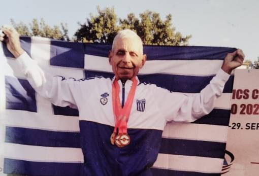Δόξασε και πάλι την Ελλάδα: Ένα παγκόσμιο και τρία βαλκανικά ρεκόρ ο 92χρονος Π. Δούσης