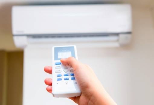 Δεν έχεις κλιματιστικό στο σπίτι; Τα tips που θα σε σώσουν