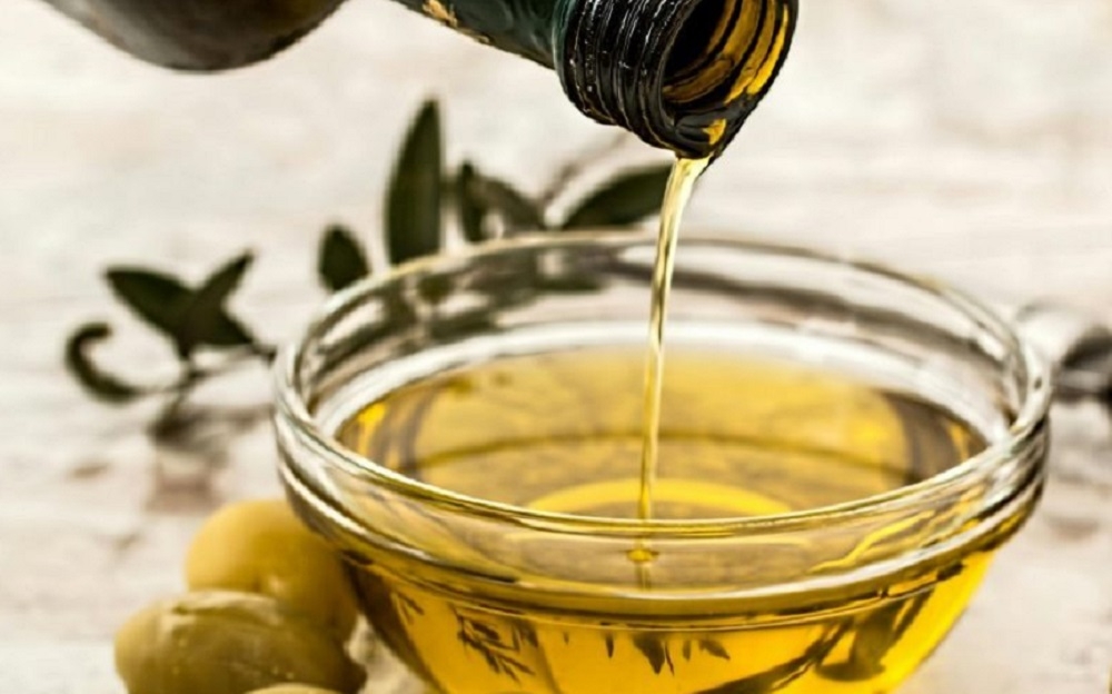 &Omicron;&upsilon;&sigma;ί&alpha;-&laquo;&gamma;&iota;&alpha;&tau;&rho;&iota;&kappa;ό&raquo; &sigma;&epsilon; &epsilon;&lambda;&alpha;&iota;ό&lambda;&alpha;&delta;&omicron; &tau;&eta;&sigmaf; &Sigma;&pi;ά&rho;&tau;&eta;&sigmaf;