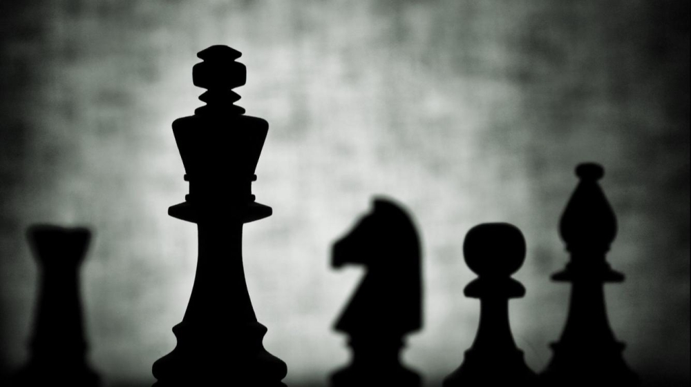 &Sigma;&tau;&omicron; &sigma;&alpha;&nu;ί&delta;&iota; &omicron;&iota; &laquo;12 Έ&nu;&omicron;&rho;&kappa;&omicron;&iota;&raquo; &alpha;&pi;ό &tau;&eta;&nu; &Epsilon;&Theta;&Omicron;&Lambda;