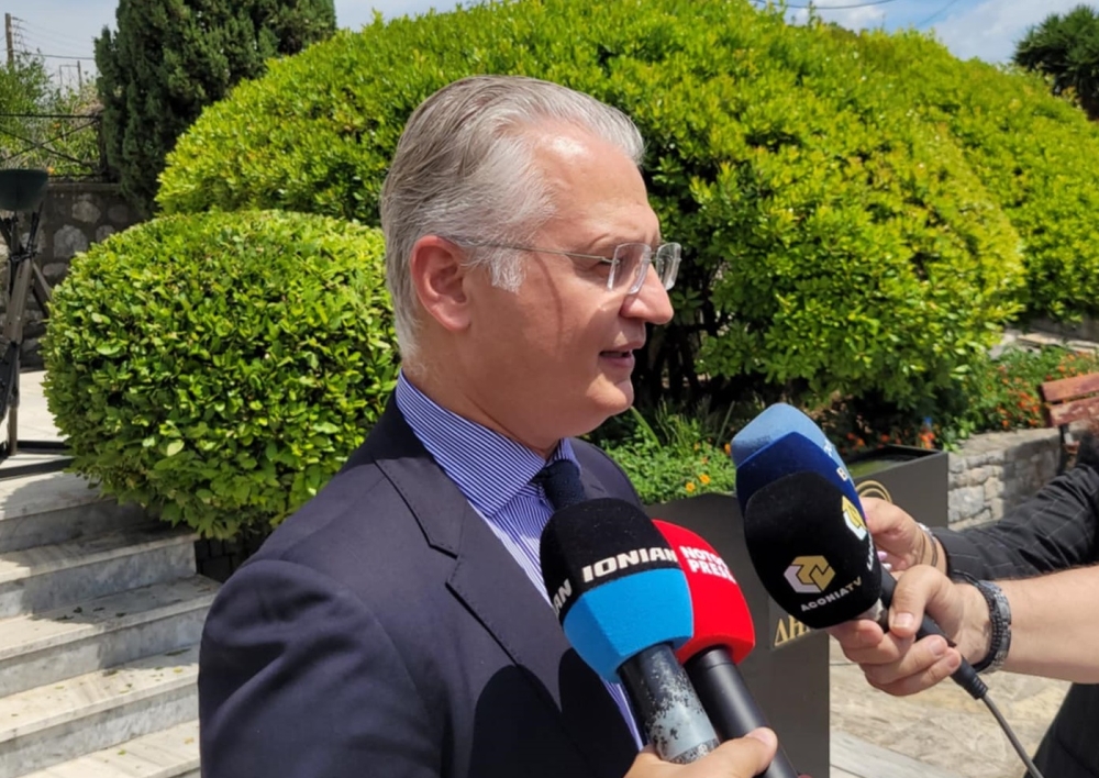 &Pi;&tau;&omega;&chi;ό&sigmaf; &sigma;&tau;&alpha; &laquo;&Pi;&alpha;&lambda;&alpha;&iota;&omicron;&lambda;ό&gamma;&epsilon;&iota;&alpha;&raquo;: &laquo;&Alpha;&kappa;ό&mu;&eta; &kappa;&alpha;&iota; &sigma;&tau;&iota;&sigmaf; &pi;&iota;&omicron; &sigma;&kappa;&omicron;&tau;&epsilon;&iota;&nu;έ&sigmaf; &sigma;&tau;&iota;&gamma;&mu;έ&sigmaf; &omicron; ά&nu;&theta;&rho;&omega;&pi;&omicron;&sigmaf;  &mu;&pi;&omicron;&rho;&epsilon;ί &nu;&alpha; &sigma;&tau;&alpha;&theta;&epsilon;ί ό&rho;&theta;&iota;&omicron;&sigmaf;, &delta;ί&kappa;&alpha;&iota;&omicron;&sigmaf;, &mu;&epsilon;&gamma;&alpha;&lambda;ό&psi;&upsilon;&chi;&omicron;&sigmaf;&raquo;