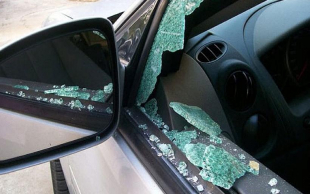 &laquo;&Alpha;&epsilon;&tau;&omicron;&nu;ύ&chi;&eta;&delta;&epsilon;&sigmaf;&raquo; &alpha;&lambda;ώ&nu;&iota;&zeta;&alpha;&nu; &sigma;&epsilon; &pi;&alpha;&rho;&alpha;&lambda;ί&epsilon;&sigmaf; &tau;&omicron;&upsilon; &Delta;. &Epsilon;&upsilon;&rho;ώ&tau;&alpha;